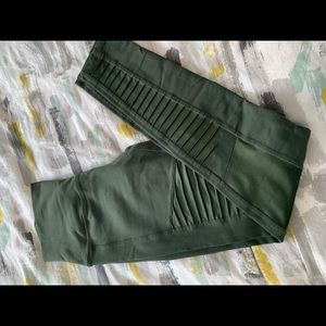 ALO leggings, size 6, like new!